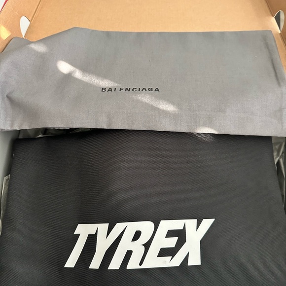Balenciaga Tyrex size 6.5w (37 eu) new in box with accessories - Picture 7 of 8
